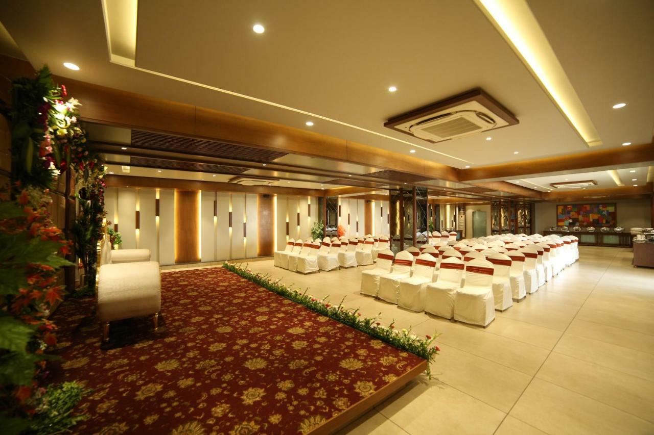 Hotel Avaante Ahmedabad Formerly Known As The Orchid Hotel Exteriör bild