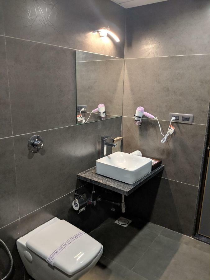 Hotel Avaante Ahmedabad Formerly Known As The Orchid Hotel Exteriör bild
