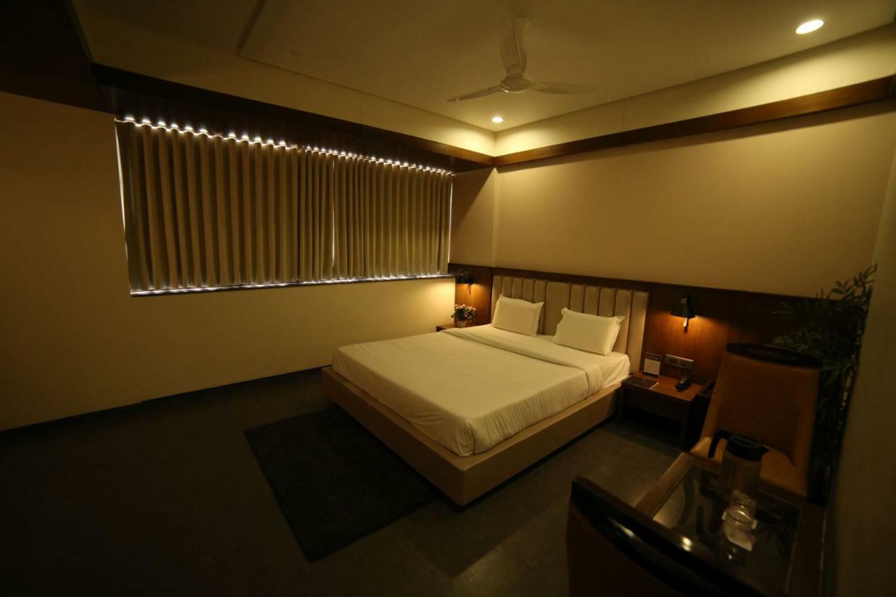 Hotel Avaante Ahmedabad Formerly Known As The Orchid Hotel Exteriör bild