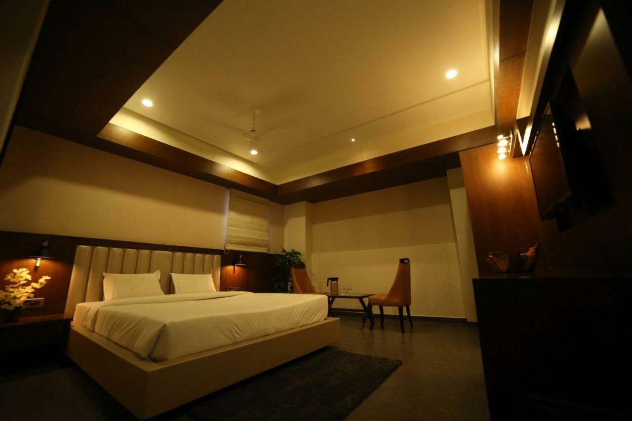 Hotel Avaante Ahmedabad Formerly Known As The Orchid Hotel Exteriör bild