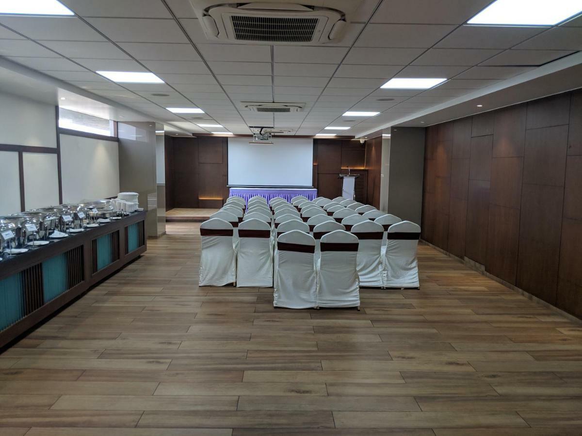 Hotel Avaante Ahmedabad Formerly Known As The Orchid Hotel Exteriör bild